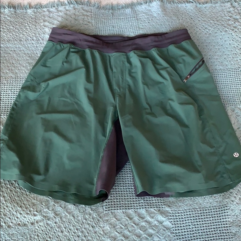 LuLuLemon athletica mens short. Forrest green XL